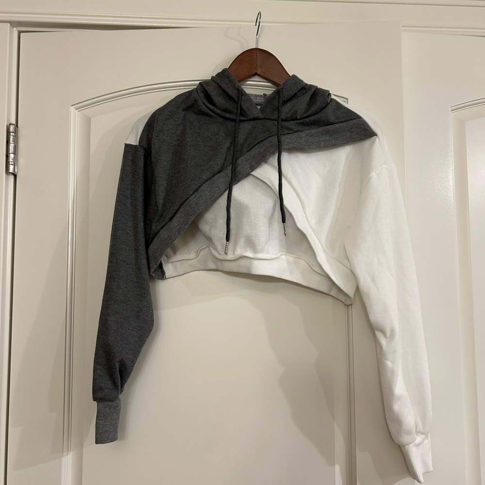NWOT Cool Cropped Two Colour Sweater